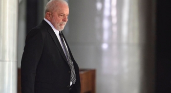 Lula confirma salário mínimo de R$ 1.320 e aumento da faixa de isenção do Imposto de Renda para R$ 2.640